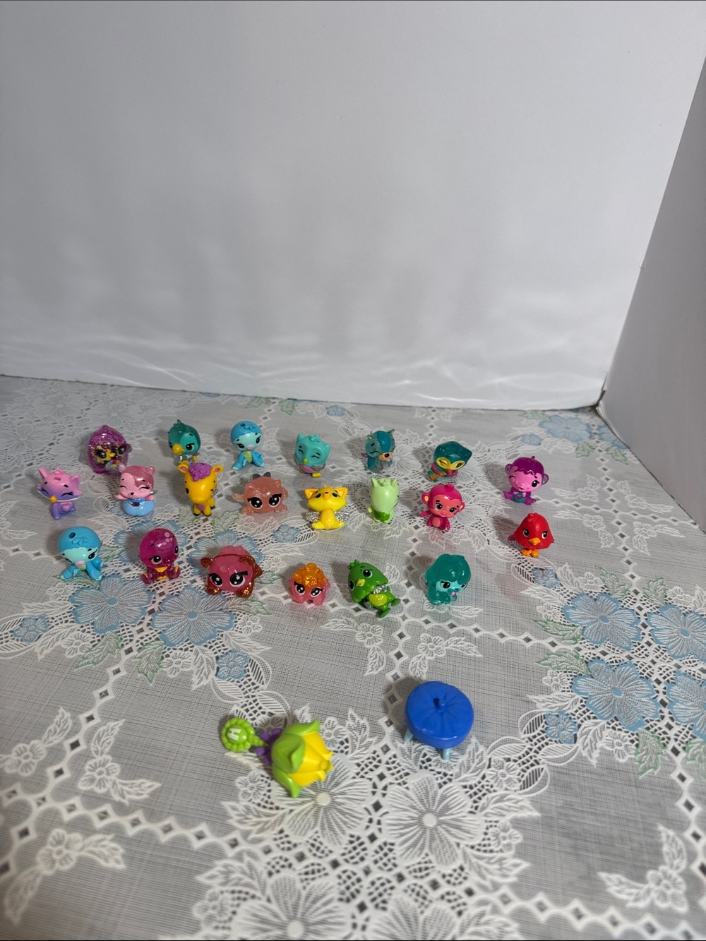 Hatchimals CollEGGtibles 23 Assorted Mini Figures Spin Master